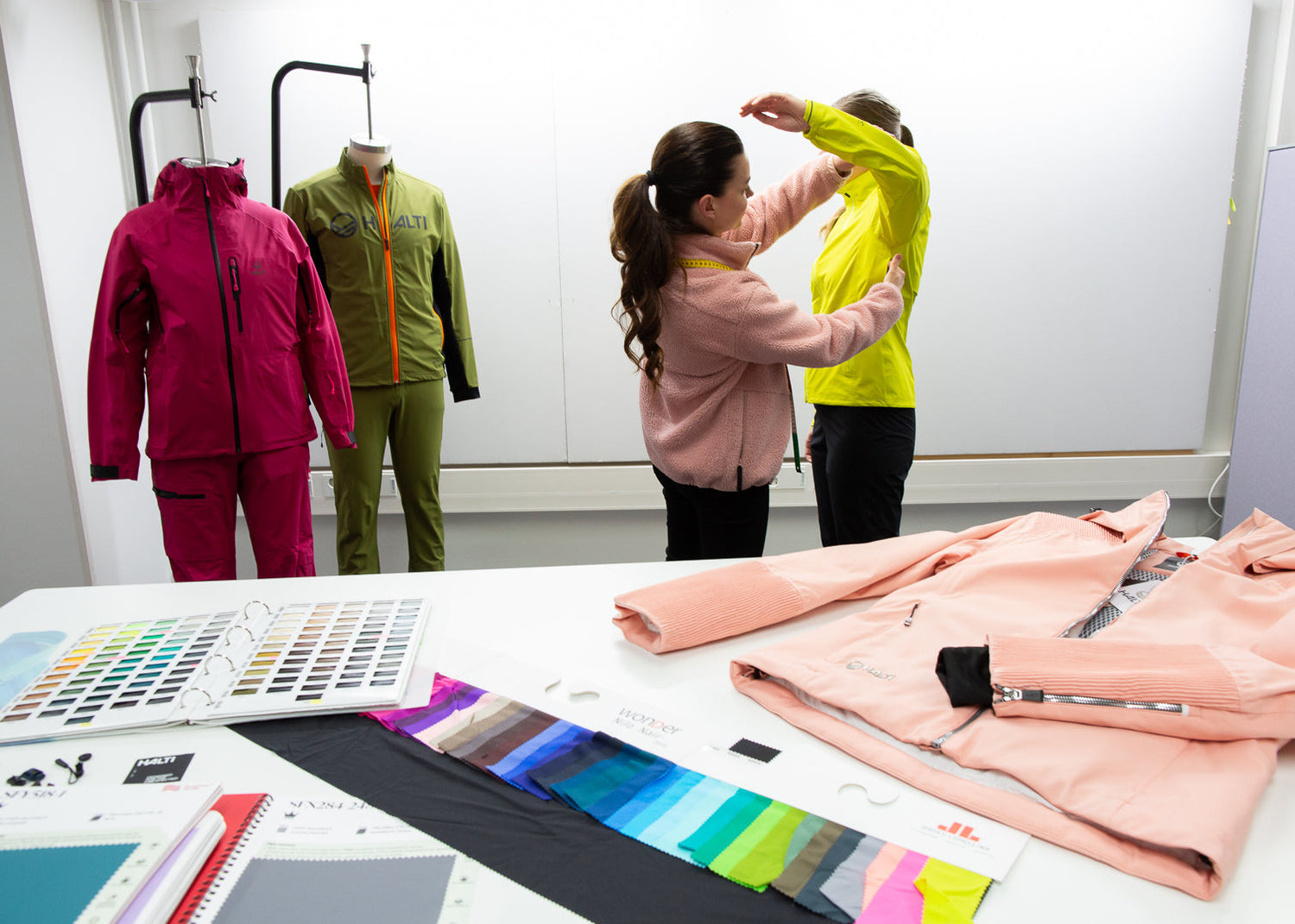 Designer's voice: Från idé till innovation - Funktionalitet och hållbarhet i kärnan av Haltis kläddesign