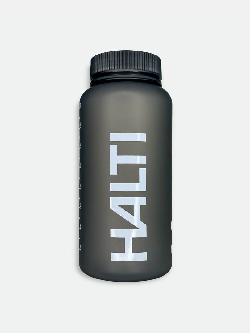 Läckagesäker svart Dricksflaska 1000 ML av PETG, med skruvlock och vertikal Halti-logotyp i vitt.