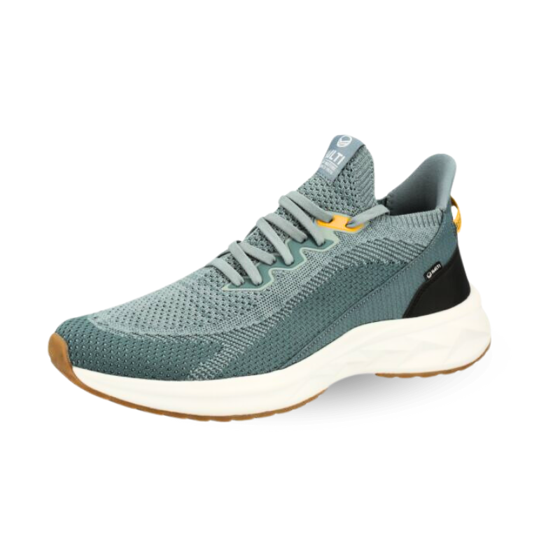 Halti Sottung Sneaker Herr är blågrön med Boomax-sula, mesh-ovandel, grå snörning och en gul accent vid plösen.