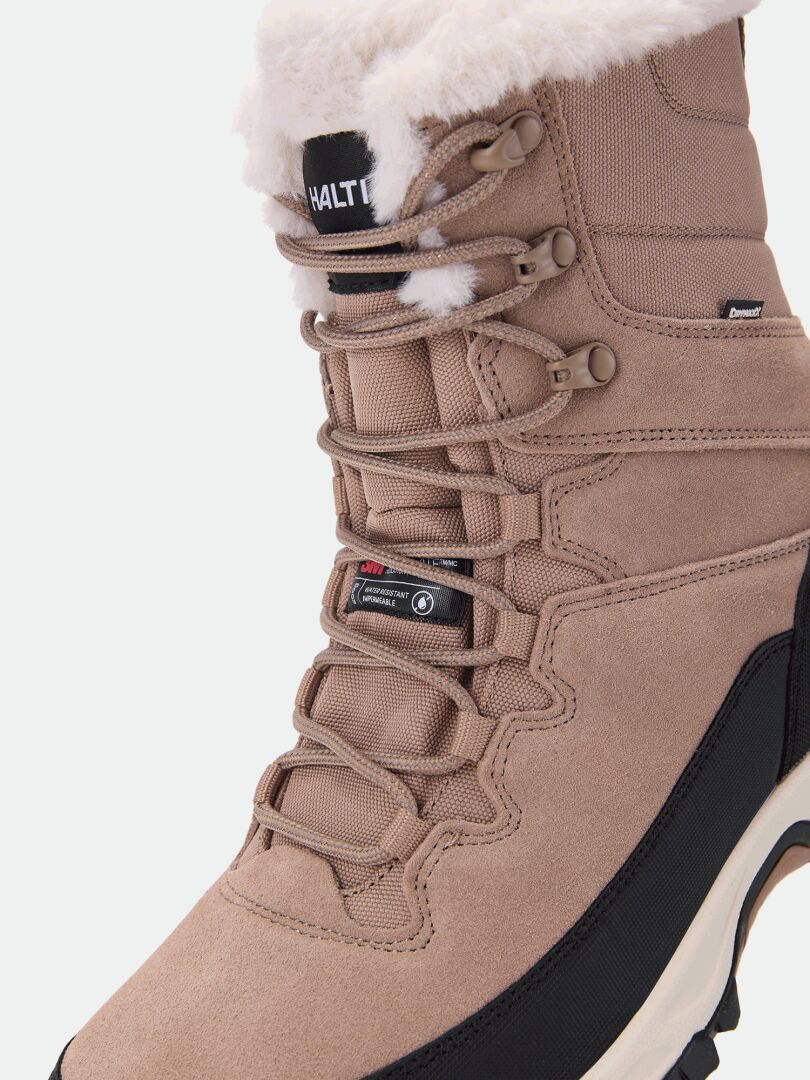 Beige Halti Tornio 2 DX vinterstövlar med foder av fuskpäls och en svart gummerad kant nedtill.
