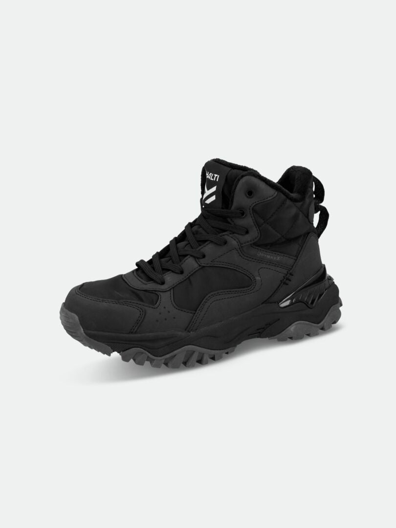 Halti Penger Dx Mid Outdoorskor Dam är en svart high-top-sko med robust sula och DrymaxX på en enfärgad bakgrund.