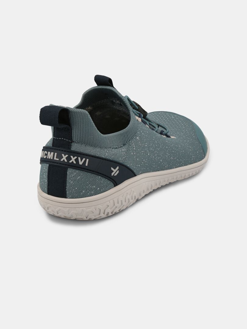 Halti Vire Barfotaskor Herr är en blå sneaker med vit speckle, noll-drop-sula och