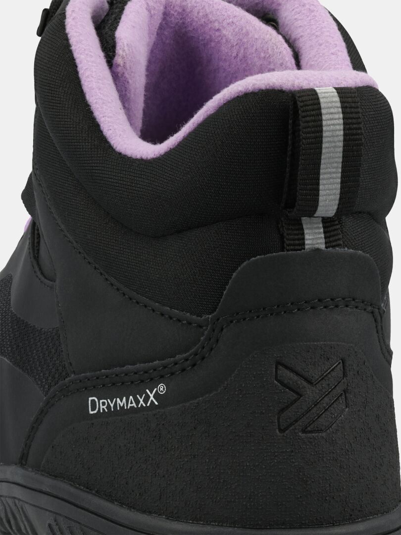 Närbild på baksidan av Halti Tuntuma Mid DX Barfotaskor Dam med lila foder och DrymaxX-logotyp på sidan.