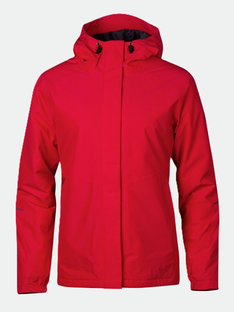 En ljusröd Halti Fort Dam Warm Skaljacka med dragkedja framtill och långa ärmar, mot en enfärgad ljus bakgrund.