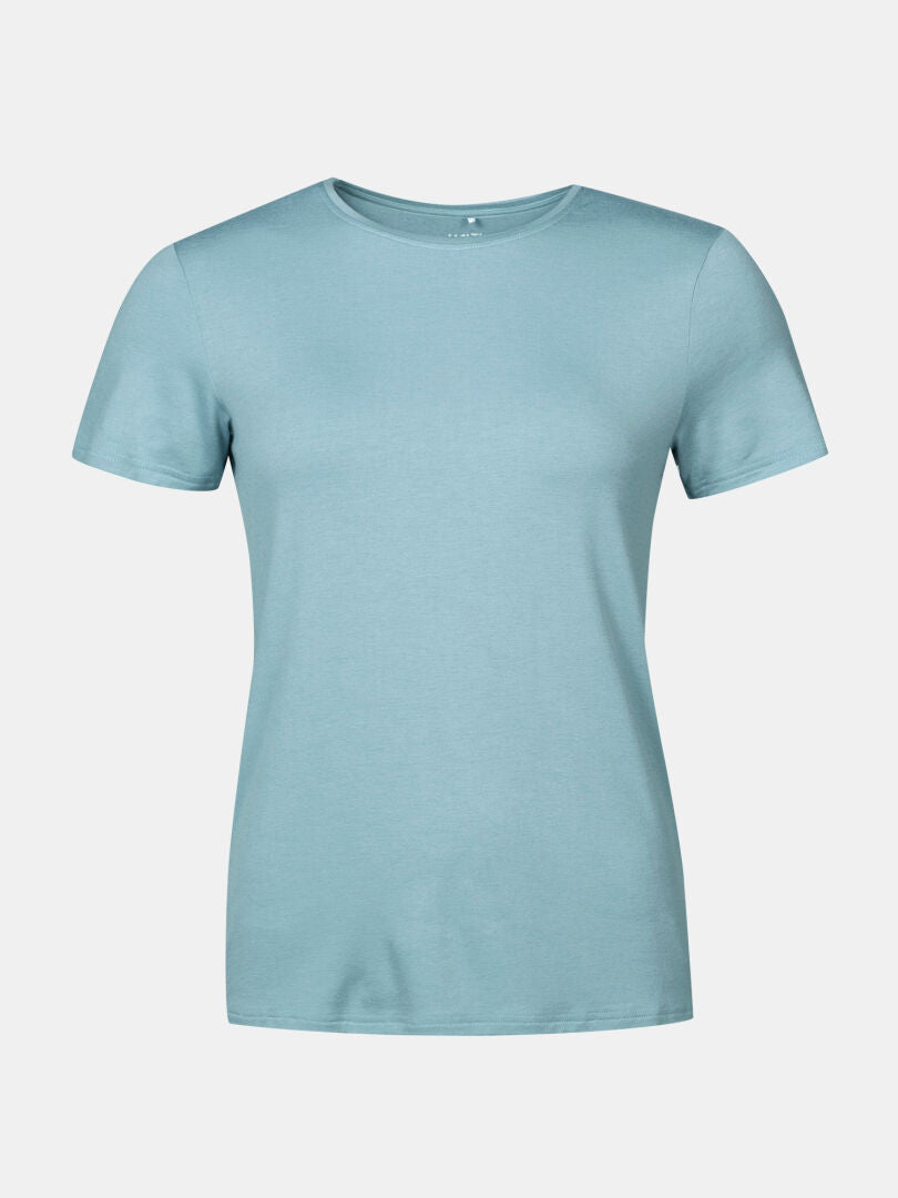 Halti Tuntu II Merino T-skjorta Dam: Ljusblå, kortärmad, rundhalsad t-shirt för friluftsliv på vit bakgrund.