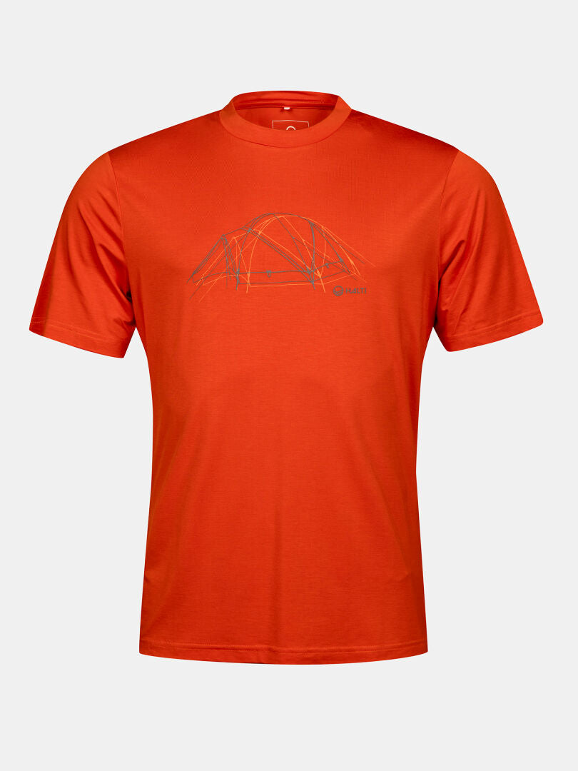 Halti Kalteva T-Skjorta Herr är en orange teknisk t-shirt med ett subtilt geometriskt mönster på bröstet.