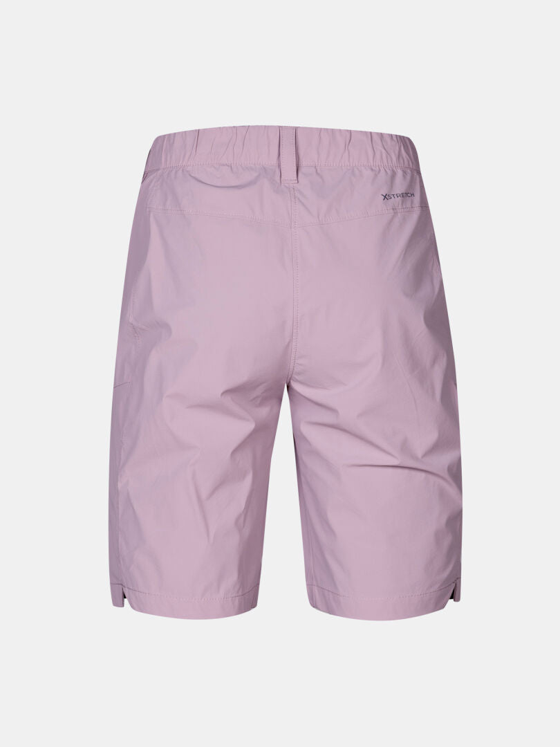 Bakifrån på Halti Pallas Cool Shorts Dam i ljuslila, med stretchmaterial, elastisk midjeresår och två bakfickor.
