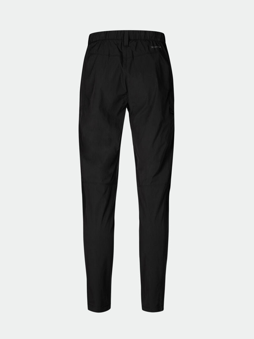 Halti Pallas Cool X-stretch Byxor Herr, svart, elastisk midja, smala ben, snabbtorkande med UPF 90+, mot vit bakgrund.