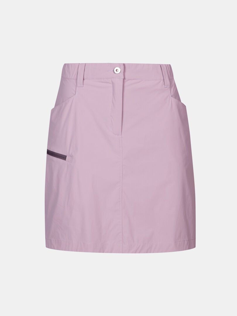 Halti Pallas Cool Skjol Dam: ljuslila stretchshorts med knapp framtill, bälteshällor och sidofickor.