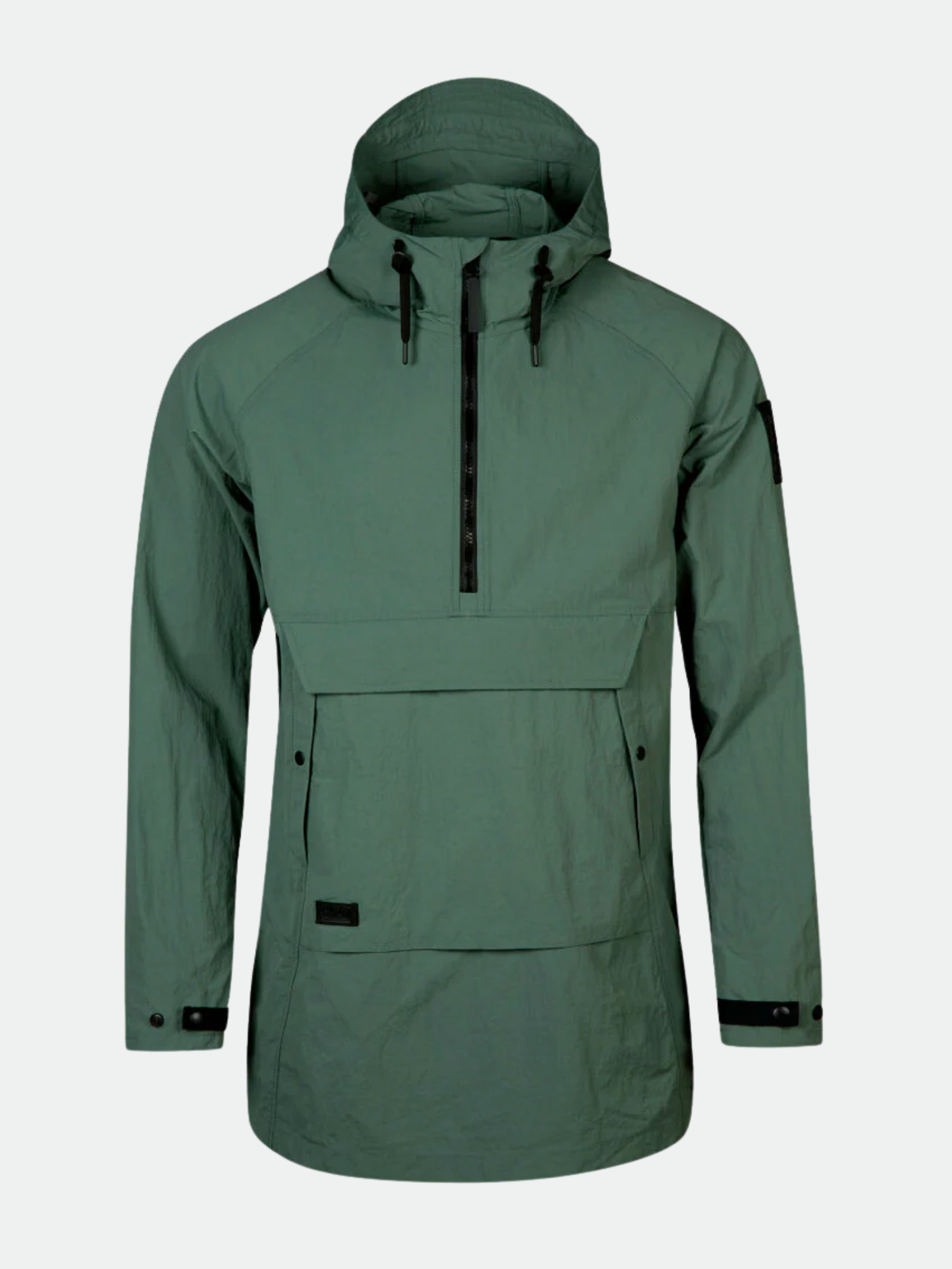 Halti Blosis Unisex Anorak: grön, vindtät huvtröja med svarta dragkedjor, framficka, återvunnet material.