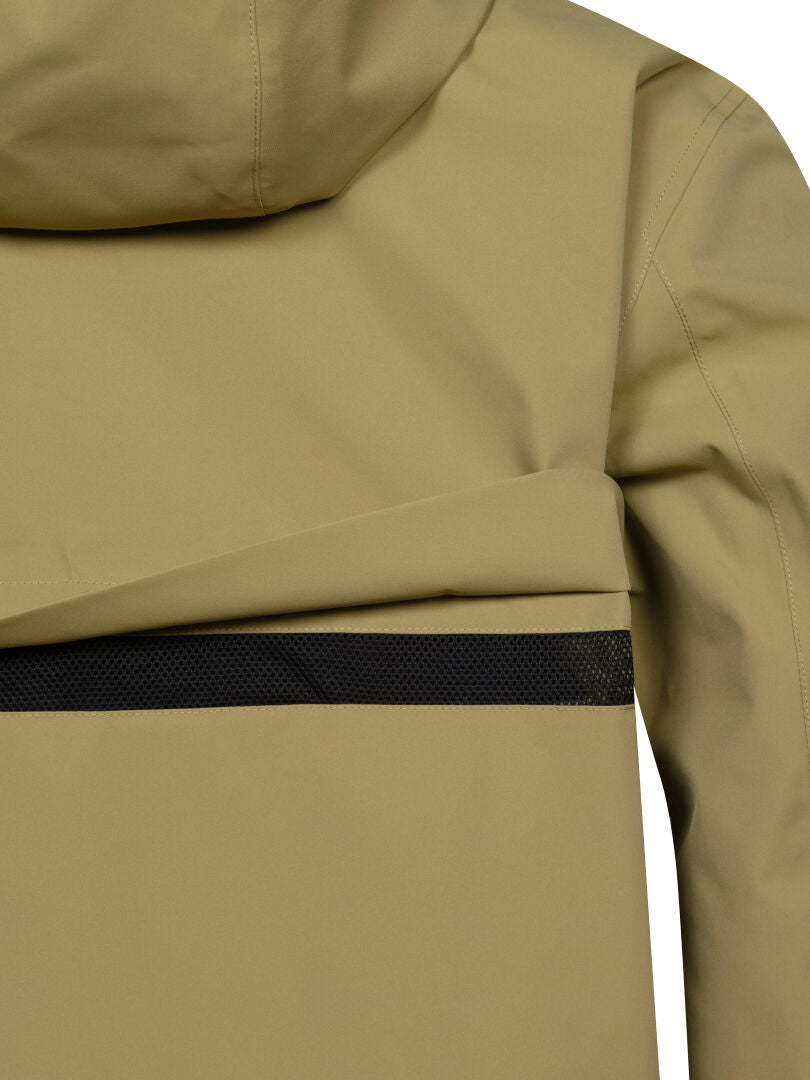 Närbild på Halti Tokoi II DX Parkajacka Herr med beige rygg, svart nätremsa och synliga sömmar.