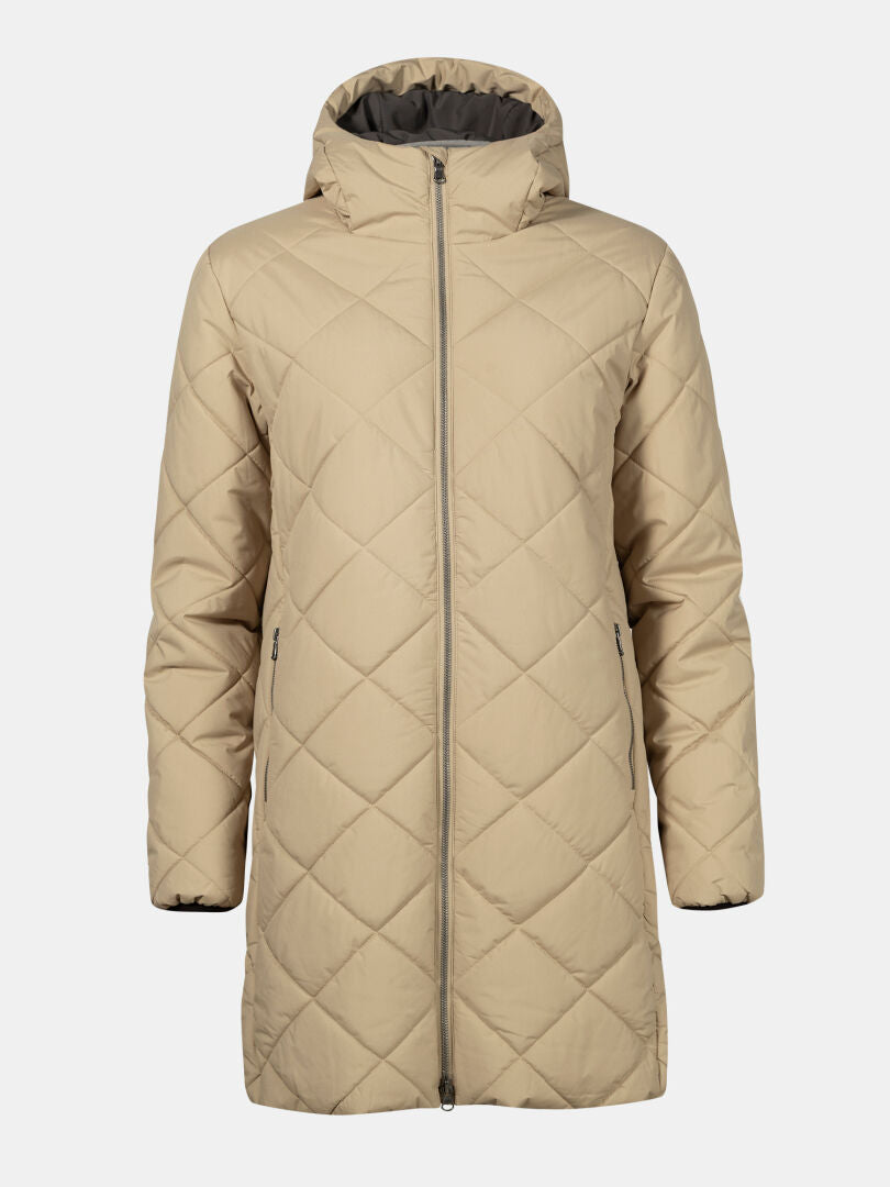 Halti Haapa Vadderad Jacka Dam Plus i beige med huva, dragkedja fram och sidofickor på en vit bakgrund.