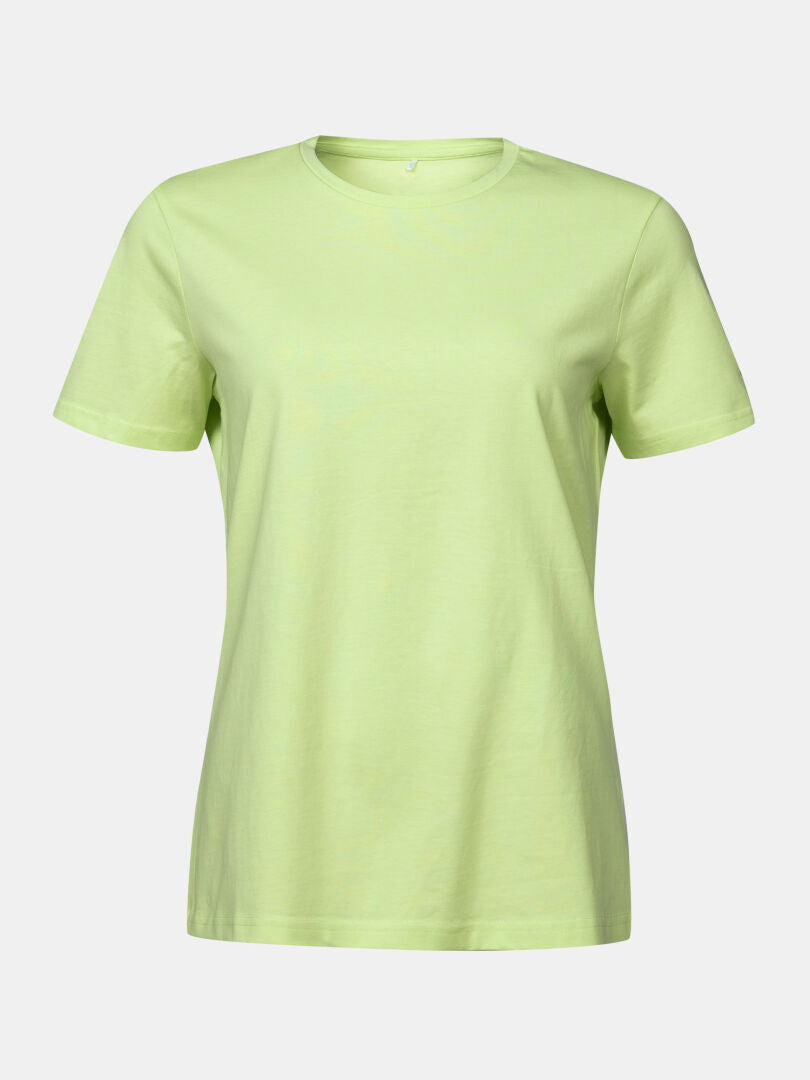 Halti Matka II T-skjorta Dam, en enfärgad ljusgrön kortärmad t-shirt, visas mot en vit bakgrund.