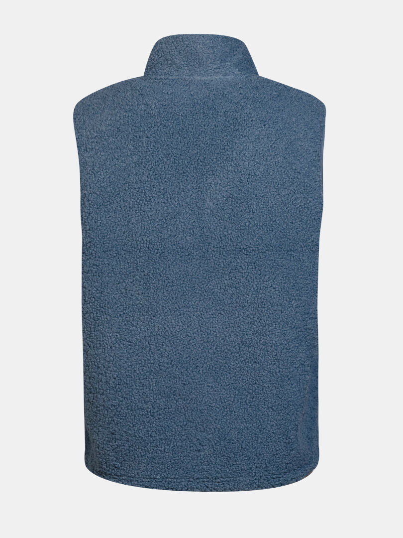 Baksidan av Halti Lykky Fleece Väst Unisex i blått, återvunnen polyester, ärmlös och med hög krage, mot vit bakgrund.