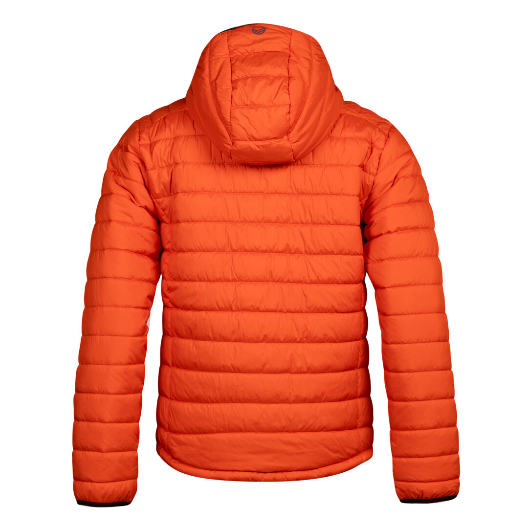 Bakifrån av Halti Komu Lätt Vadderad Jacka Herr, orange med huva, horisontell quiltning och svartkantade muddar.