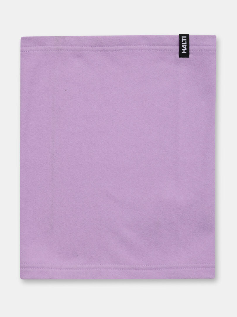 Ljuslila Halti Trone Fleece-halsduk med en liten svart märkesetikett.