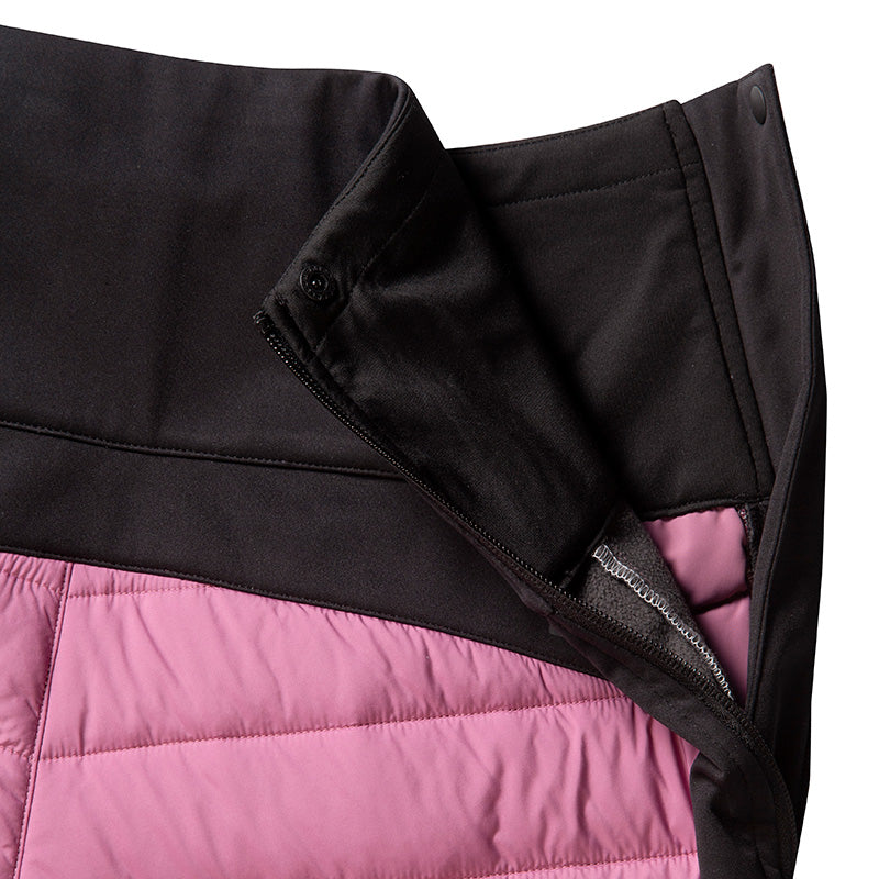 Närbild på Halti Hanki Längdskidbyxor Dam med svart midjeband, tryckknapp och rosa quiltat Microtherm®-foder.