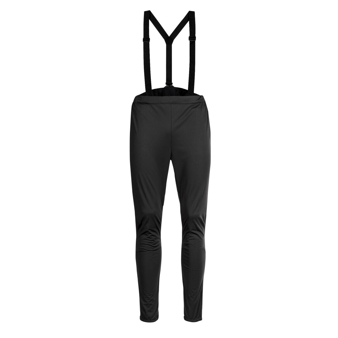 Halti Siide Längdskiddräkt Herr svarta Stormwall®-byxor med hängslen, vy framifrån mot vit bakgrund.