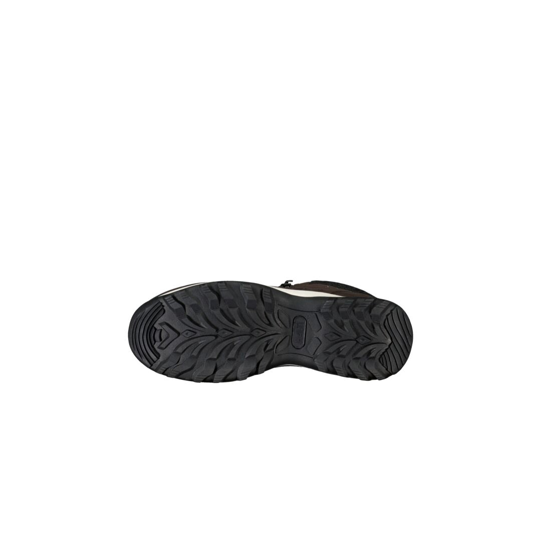 Den svarta gummisulan på Halti Kevo Mid DX Vinterkängor Herr, med robust slitbana mot en vit bakgrund.