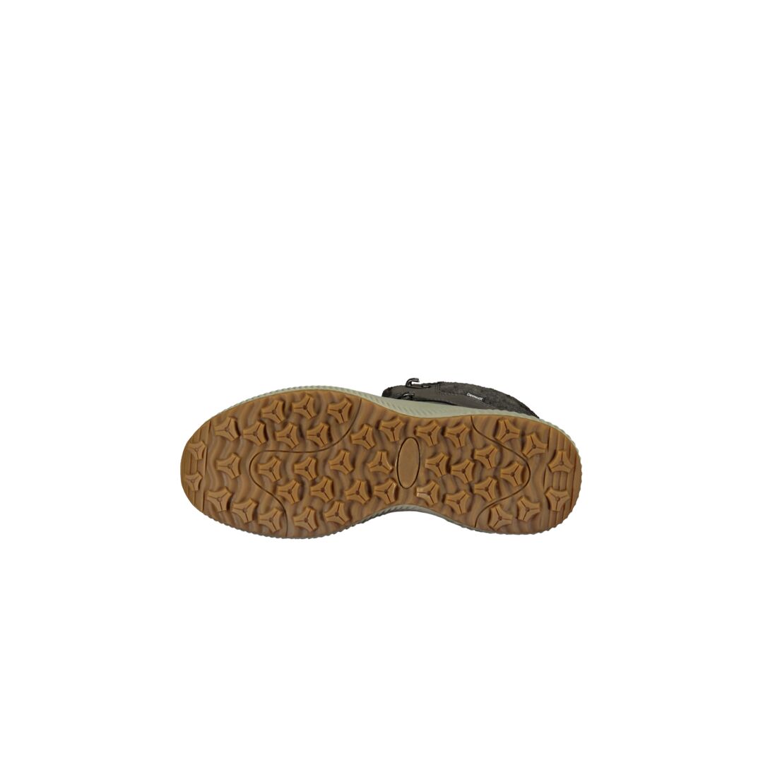 Dundee Mid DX Vinterskor Dam från Halti har en brun gummisula med strukturerad slitbana, som visas nedifrån på vitt.