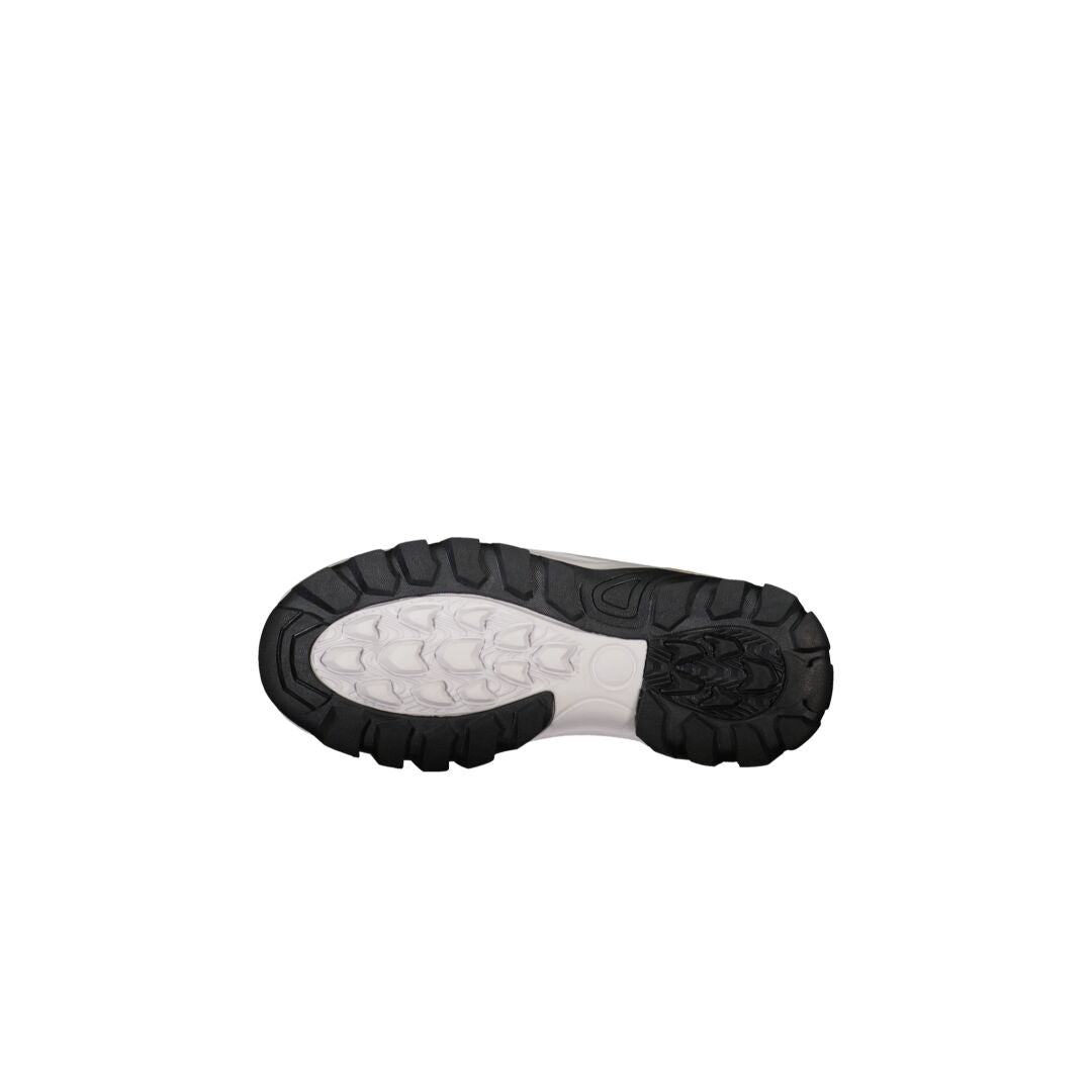 En svartvit texturerad gummisula från Halti Cody Mid 2 Junior DrymaxX Outdoor Skor, visad mot en vit bakgrund.
