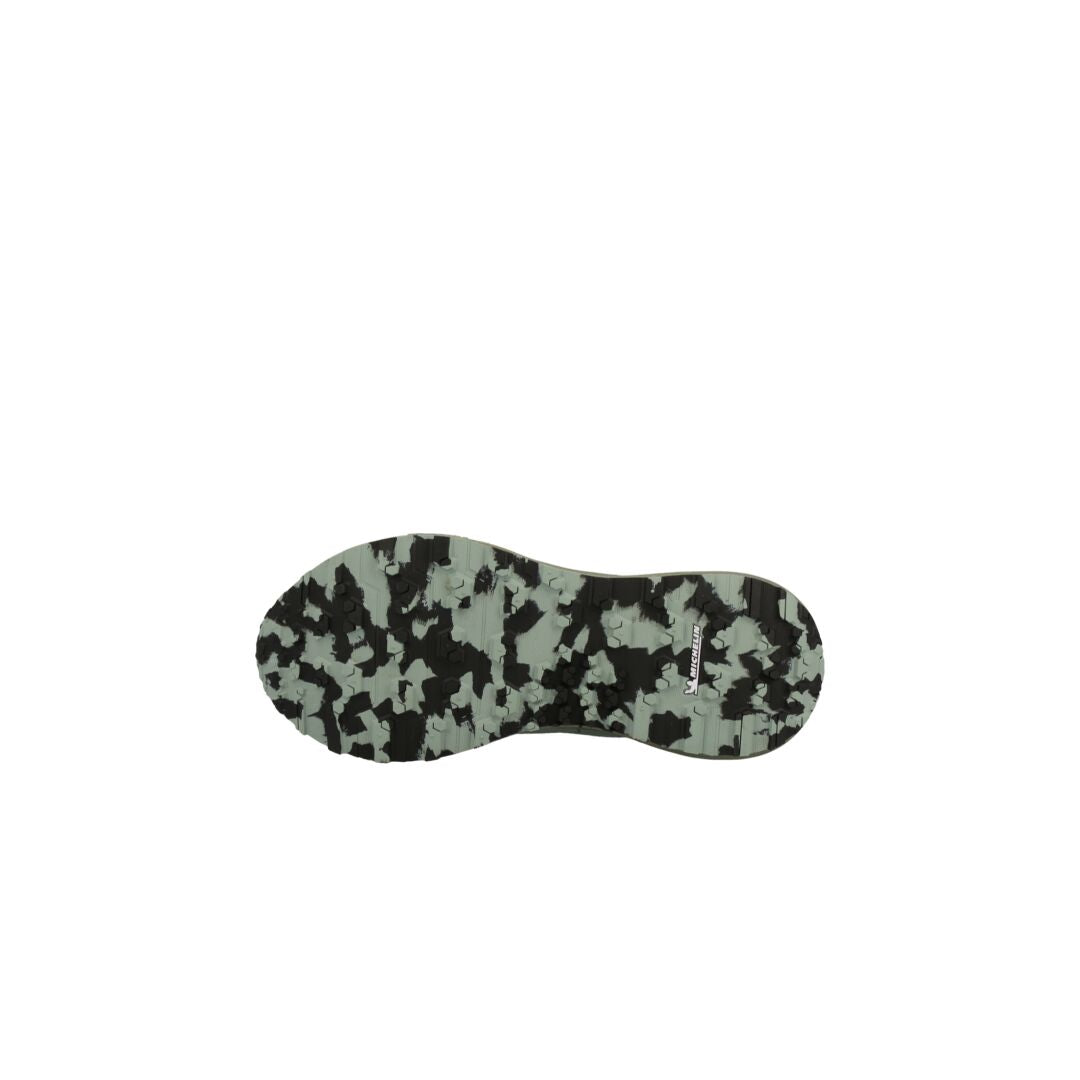 Halti Pallas Low 2 DrymaxX Hybrid Sneaker Dam har en svart och grön Michelin Offroad-sula på vit bakgrund.