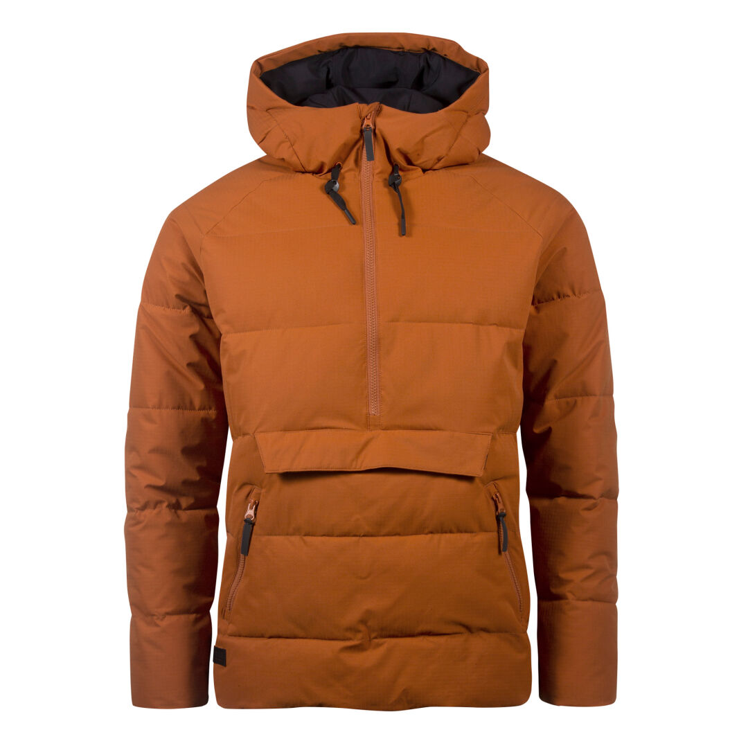 Framifrån av Halti Kinapori Unisex Anorak i orange med Microtherm® THERMOFILL, halv dragkedja och stor framficka.