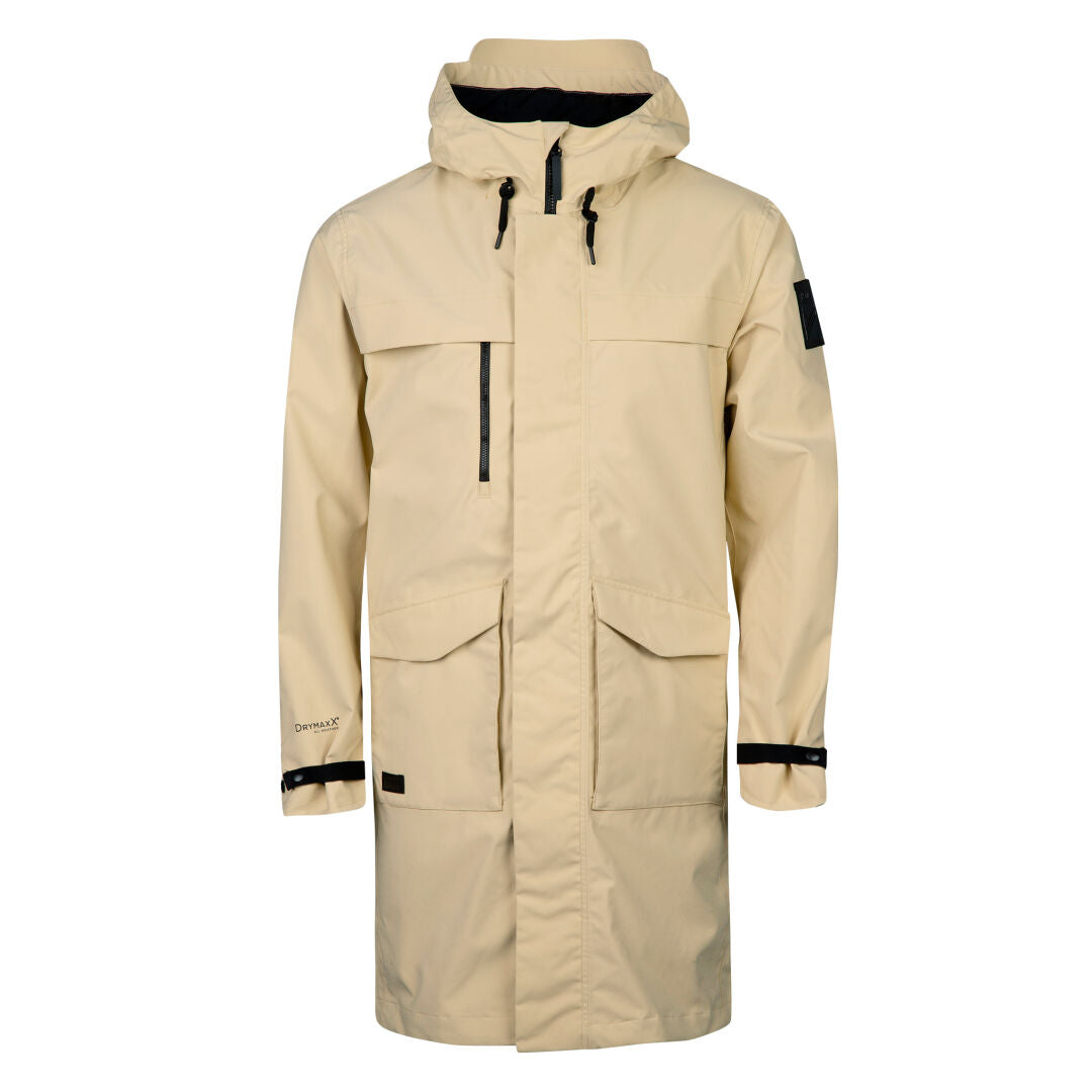 En Halti Tokoi Herr DrymaxX Parka i beige med svarta dragkedjor och fickor, visad mot en vit bakgrund.