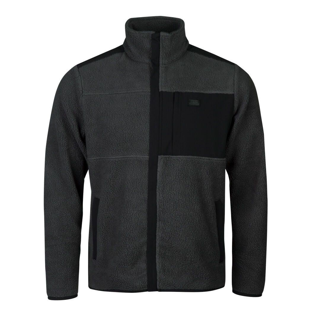 Klaidu Herr Fleece Jacka från Halti är en mörkgrå teddyfleecejacka med dragkedja och svarta detaljer, tillverkad av återvunnen polyester.