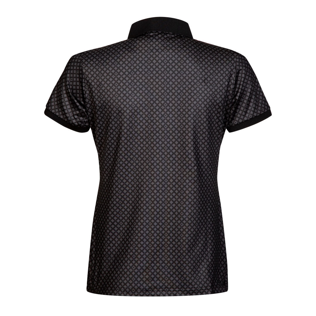 Birdie Dam Teknisk pikéskjorta från Halti är en svart, kortärmad Active Dry pikétröja med ett geometriskt mönster, sedd bakifrån.