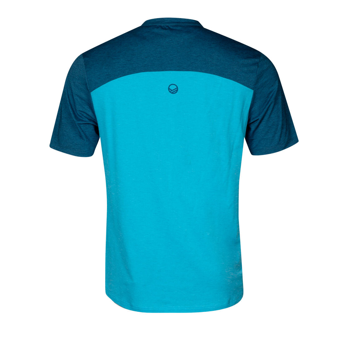 Halti Core Herr T-skjorta, en kortärmad t-shirt i tekniskt material med fukttransport, visad i ljus-/mörkblått bakifrån.