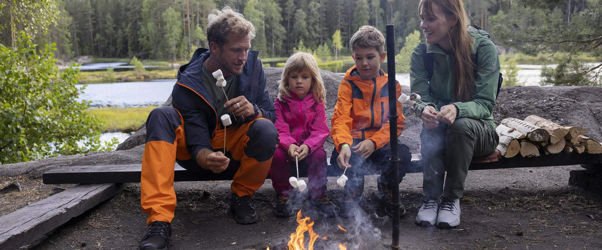 Fika vid lägerelden