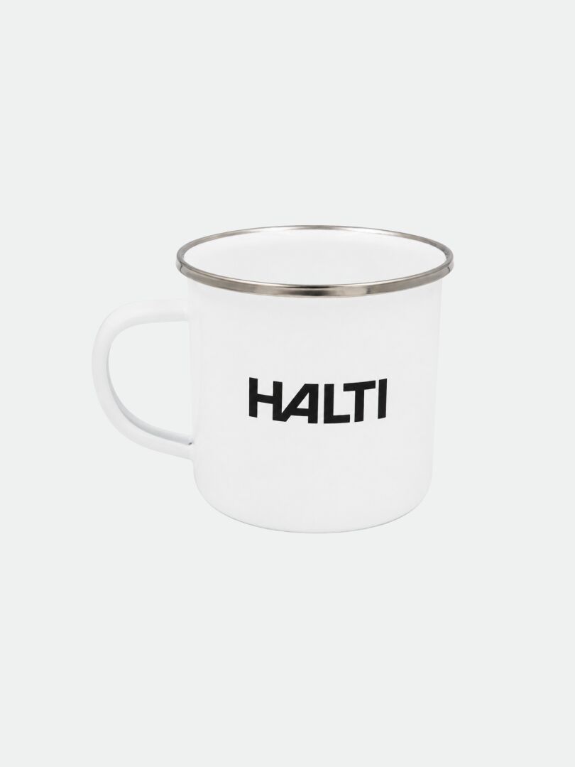 Halti Emaljmugg från Halti: vit emaljmugg med silverkant och logotyp, perfekt för camping och friluftsliv.