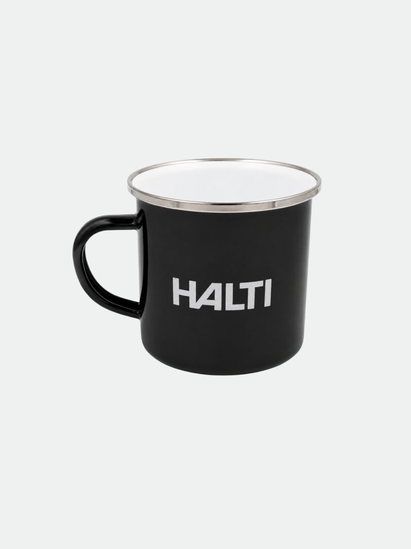 Halti emaljmugg: Svart emaljmugg med handtag, vitt ”HALTI”-tryck, vit insida – perfekt för camping och friluftsliv.