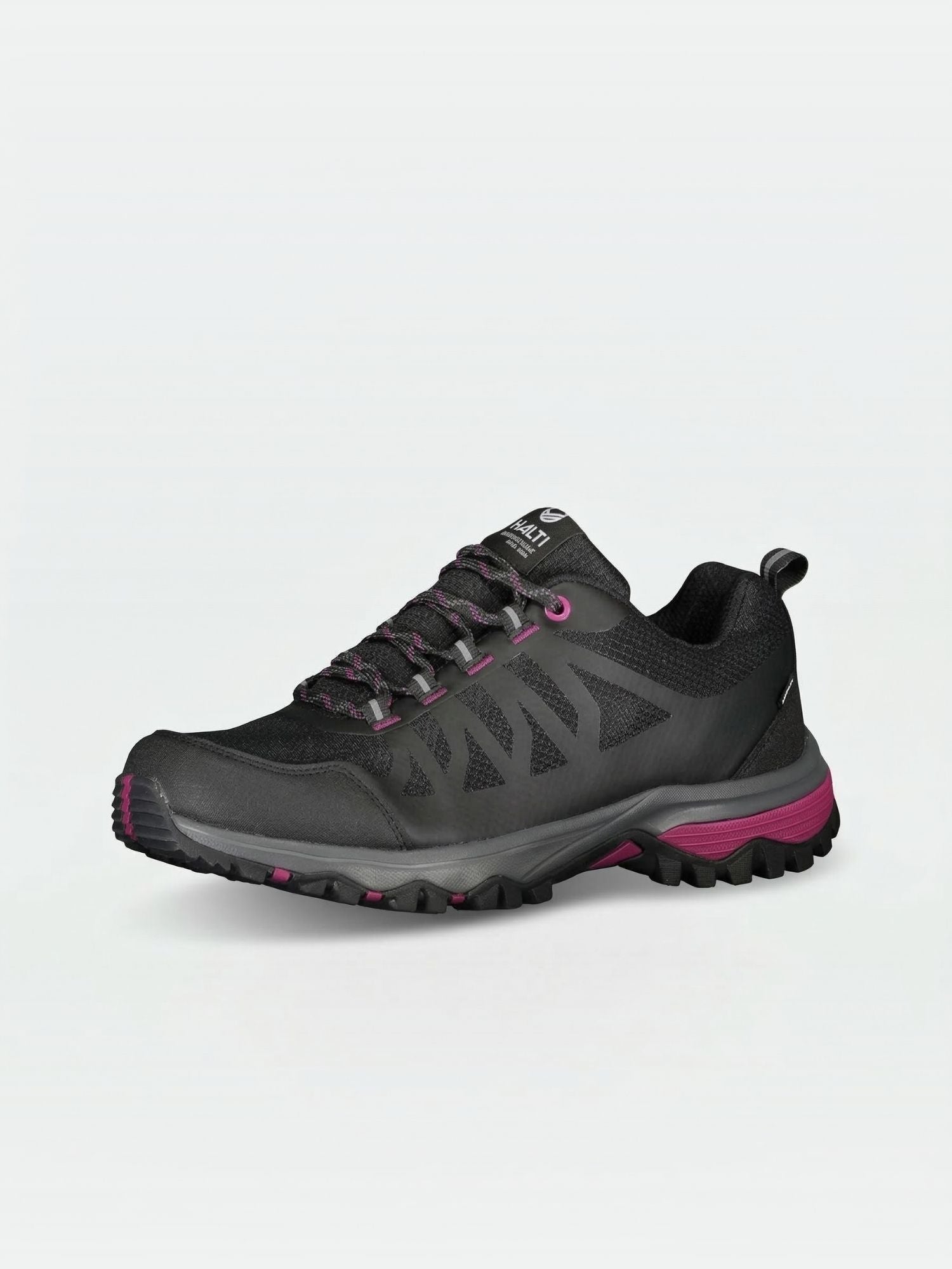Halti Outdoor Sneaker DX Low Dam är en vattentät sko i svart och magenta med robust sula, perfekt för friluftsliv.