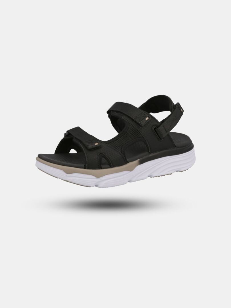 Halti Pursuit-sandalen har justerbara remmar, en anatomiskt formad EVA-fotbädd och en vit, vadderad sula.