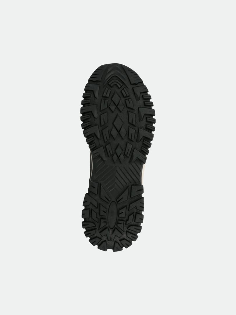 Halti Korpi DX Outdoorskor Herr har en svart gummisula, sedd underifrån, som ger ett robust mönster för friluftsliv eller vått bruk.