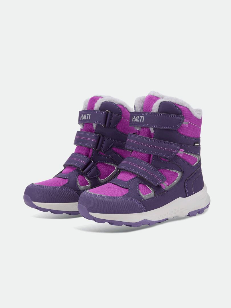 Lila och rosa Halti Reiss 3 DX vinterskor för juniorer med kardborreband och vita sulor mot en enfärgad bakgrund.