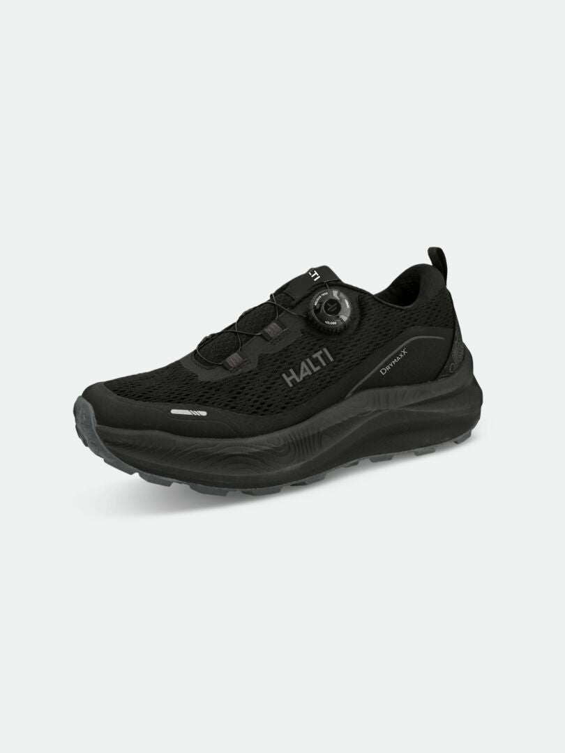 Halti Rapid DX Freelock Sneaker har en svart ovandel i mesh, en tjock sula och Freelock-spänne.