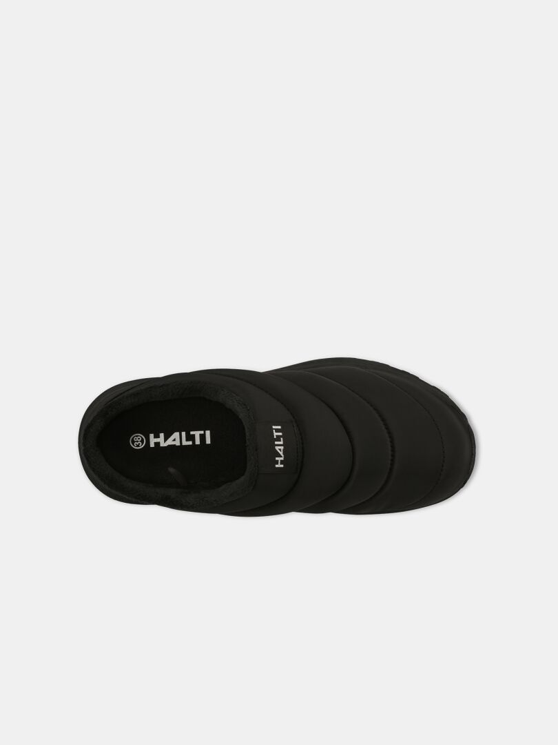 Black Rest 2 Tofflor-tofflor från Halti med innersula av minnesskum, quiltad design och logotyp på ovansidan, avbildad i vitt.