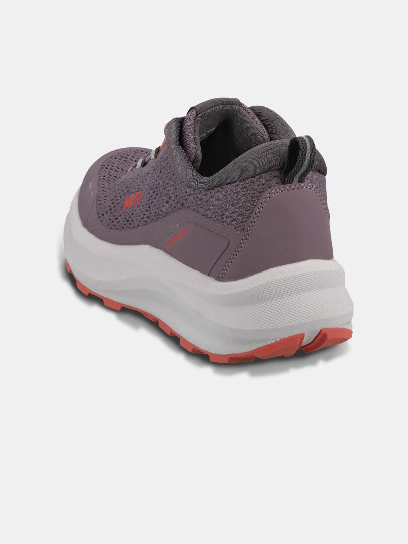 Halti Rapid 2 Sneaker Dam är en lila vattentät utomhussko med en dämpad mellansula och vit-orange sula, bakifrån.