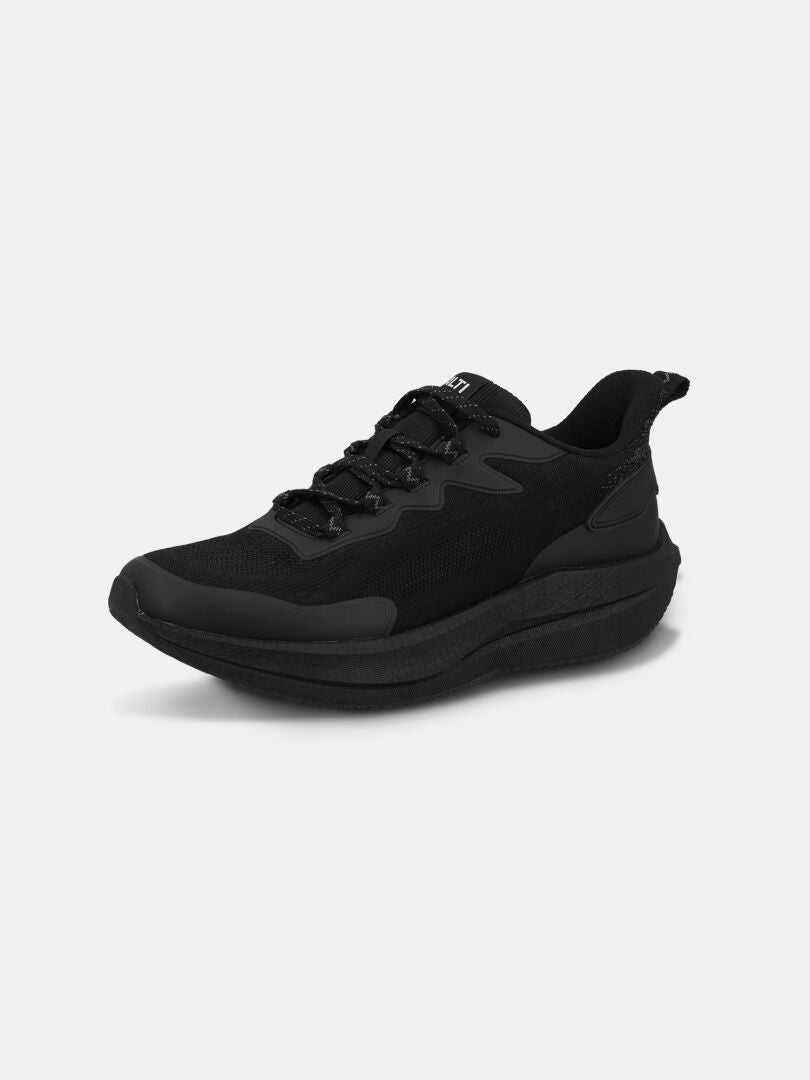 Halti Syke Sneaker Herr är en gångsko med svart mesh-överdel, BoomaxX ETPU-skumsula och snörning.