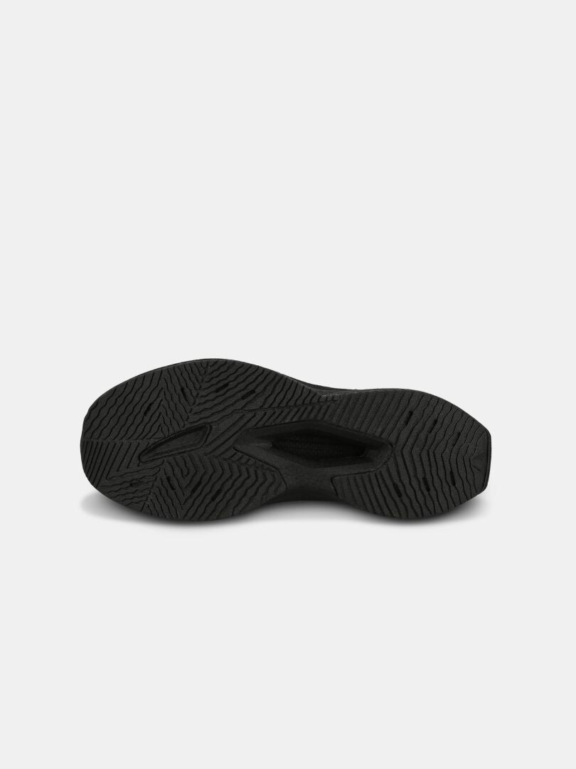 Halti Syke Sneaker Dam har en svart gummiyttersula med vågigt mönster och BoomaxX ETPU-skum för komfort.