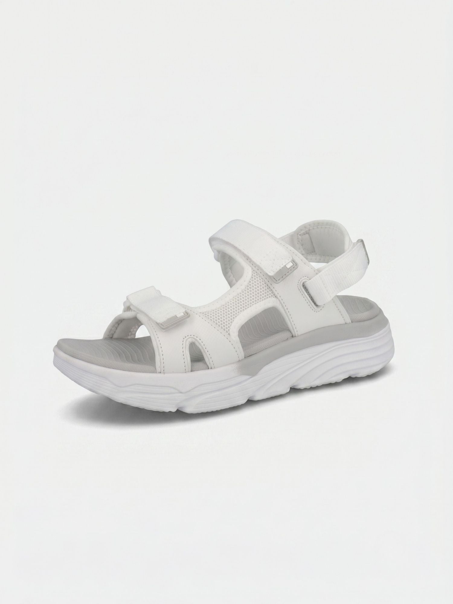 Halti Pursuit 2 Sport Sandal har justerbara kardborreband och en stötdämpande mellansula i Phylon mot en vit bakgrund.