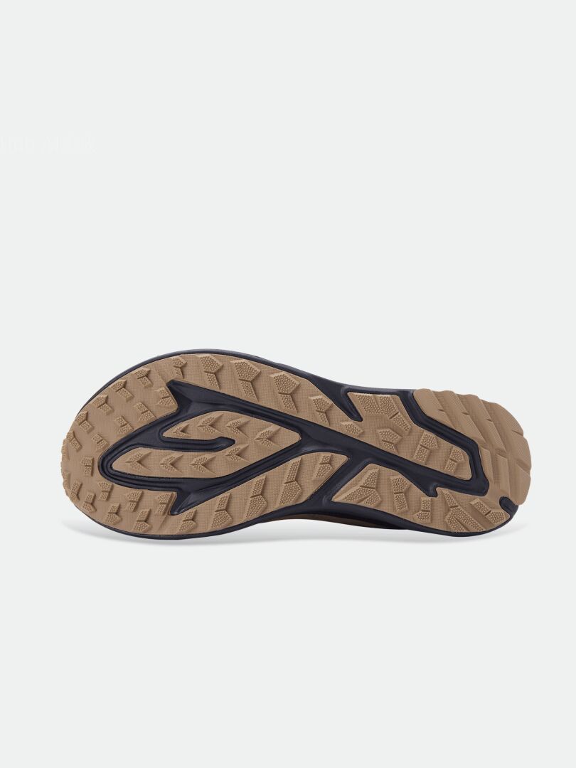 Bilden visar den beige och svarta mönstrade sulan på Halti Asento Mid DX Outdoorskor Herr, sedd underifrån.