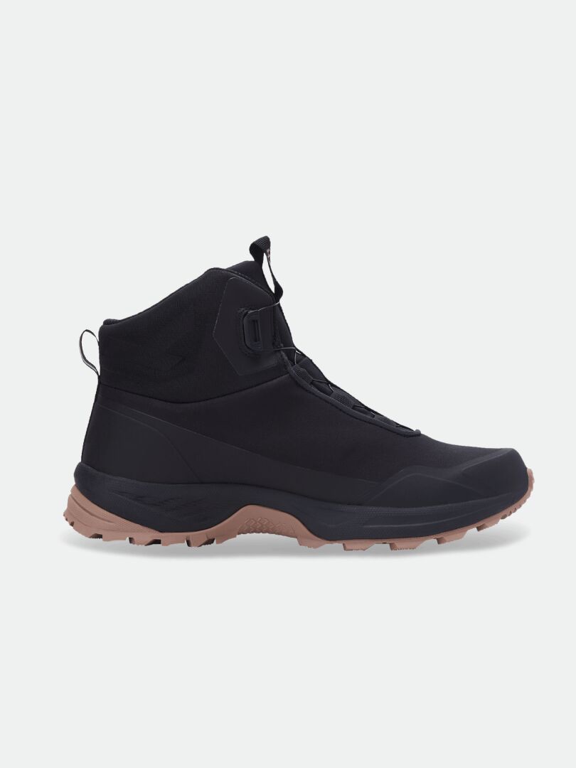 Halti Fara Mid 3 DX Freelock utomhusskor i svart med brun GripmaxX Trail-sula, sidovy mot enfärgad bakgrund.