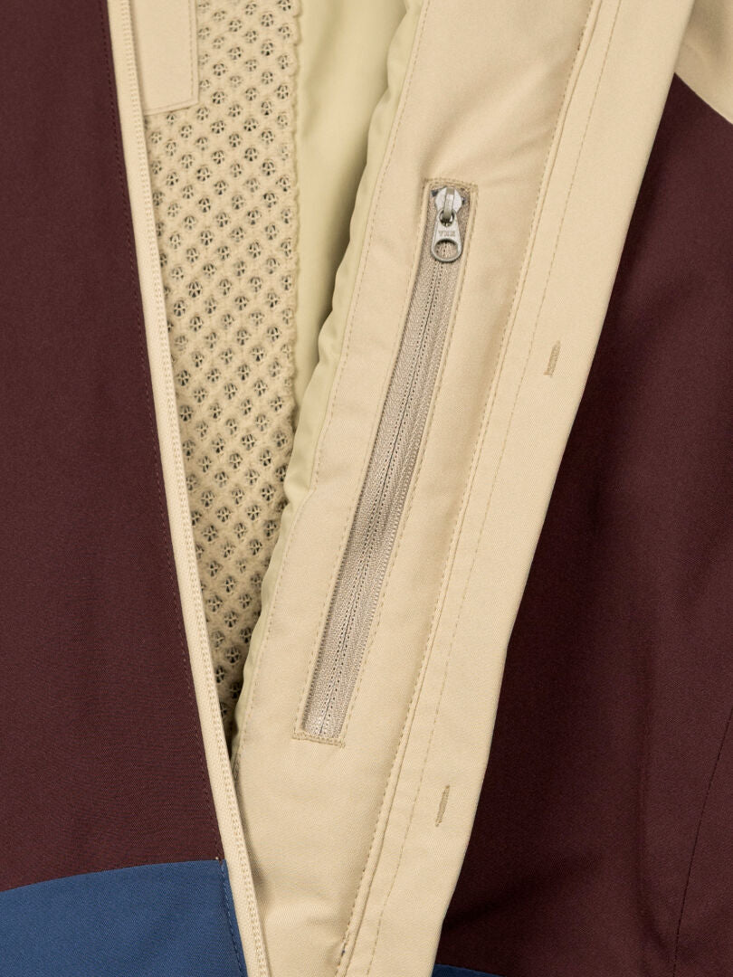 Närbild av Halti Gracer DX Skidjacka Dam interiör med nätfoder, blixtlåsförsedd ficka och brunblå tygdetaljer.