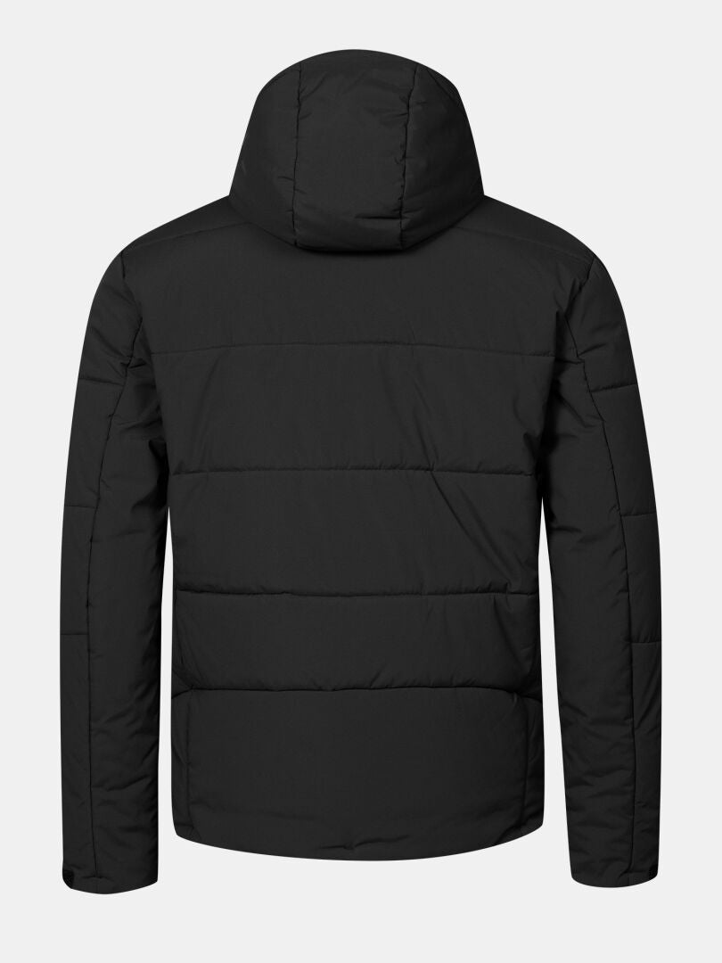 Halti Ascale II Puffer Skidjacka Herr i svart med huva, sett bakifrån mot en enfärgad ljusgrå bakgrund.