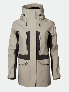 Halti Hiker Dam DrymaxX Parka Jacka i beige/svart med dragkedjeförsedda fickor, på en enfärgad ljus bakgrund.