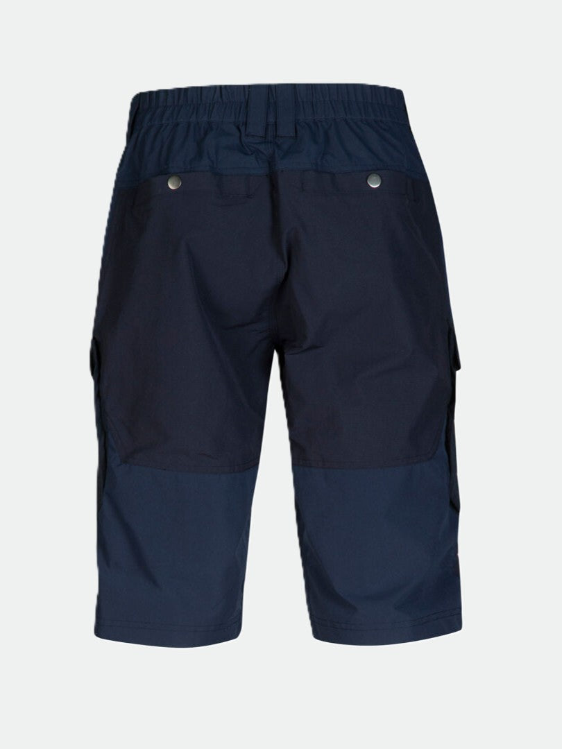 Halti Hiker Herr Lite Shorts i mörkblå, knälånga med elastisk midjeresår och två bakfickor med lock, bakifrån.